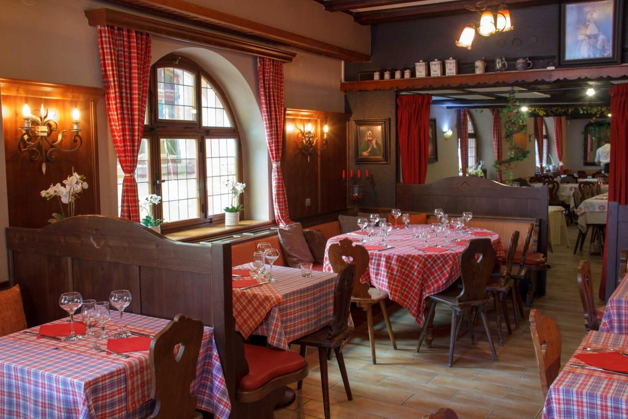 Hotel Au Cerf Riquewihr Esterno foto